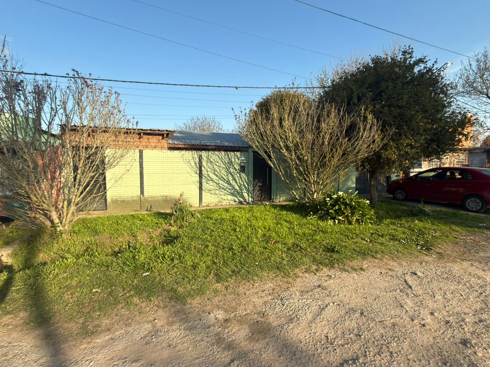Lote en venta en la plata con casa prefabricada foto 5