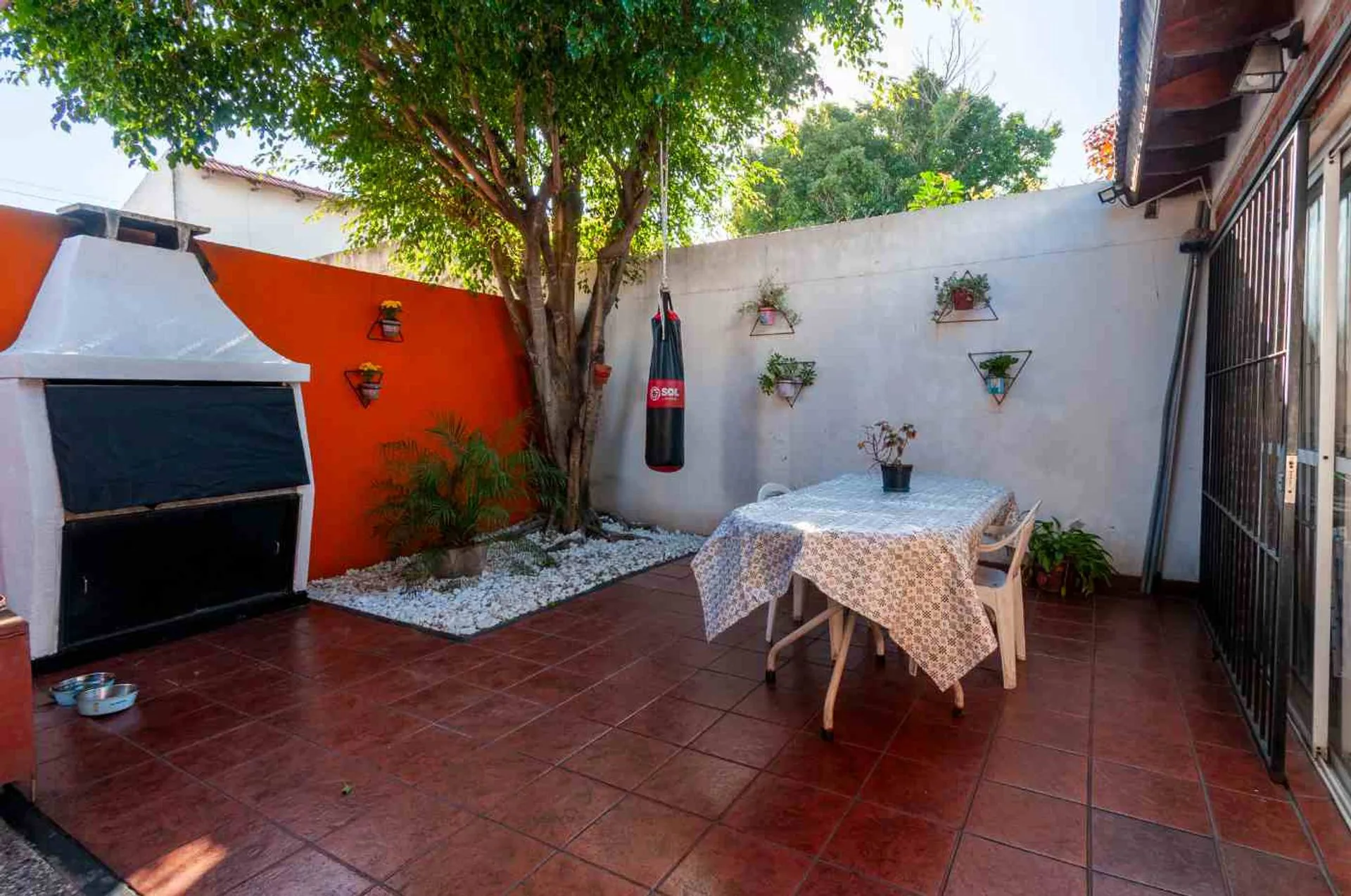 CASA 3 AMBIENTES VENTA TEMPERLEY PATIO COCHERA foto 5