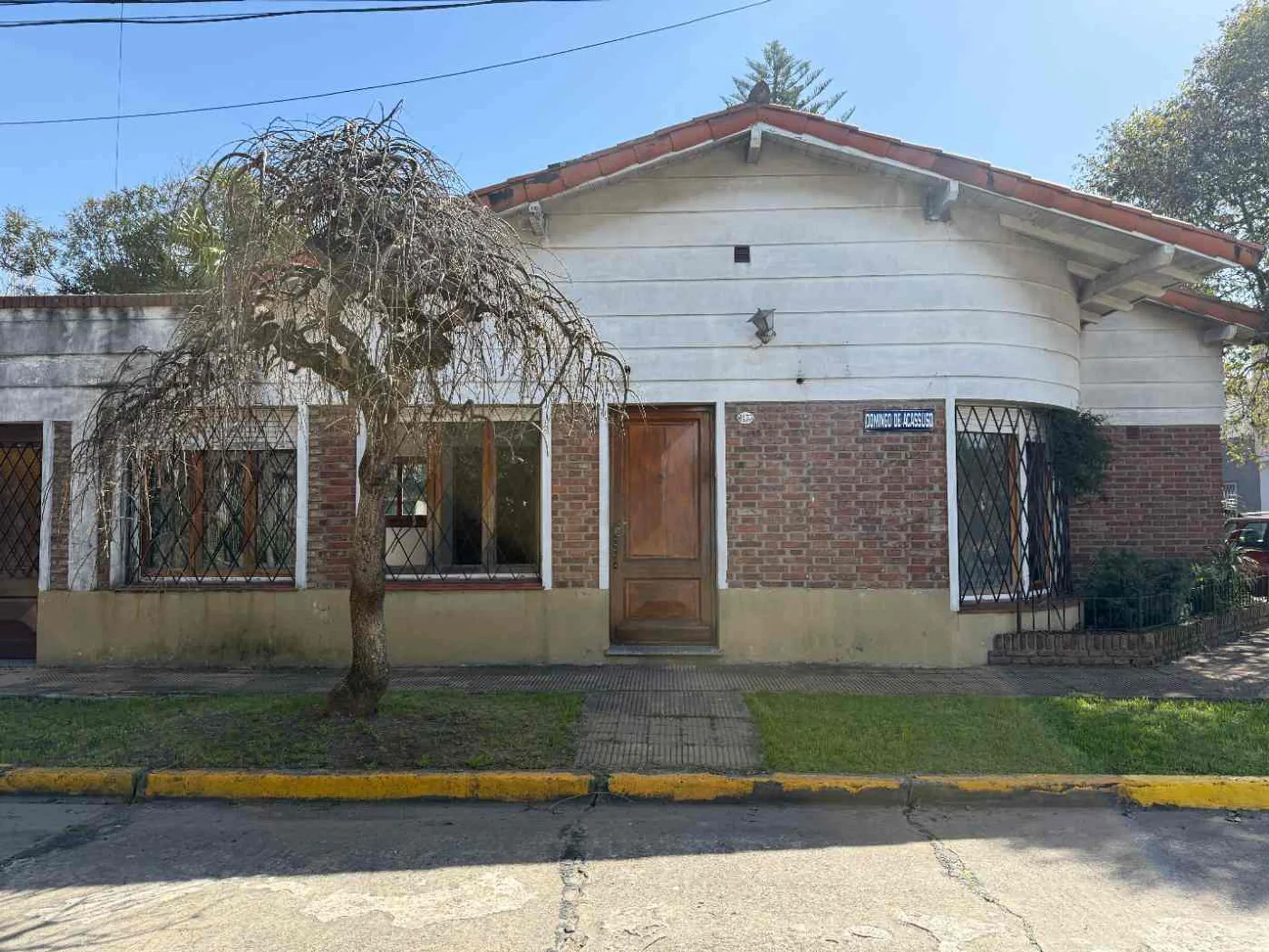 VENTA CASA PATIO Y COCHERA EN CARAPACHAY LOTE PROP