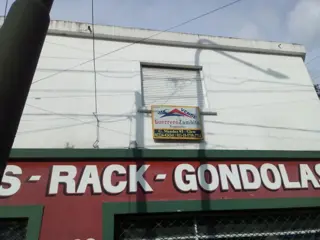 Departamento u Oficina comercial en VENTA sobre importante esquinacomercial de Adrogué. foto 1