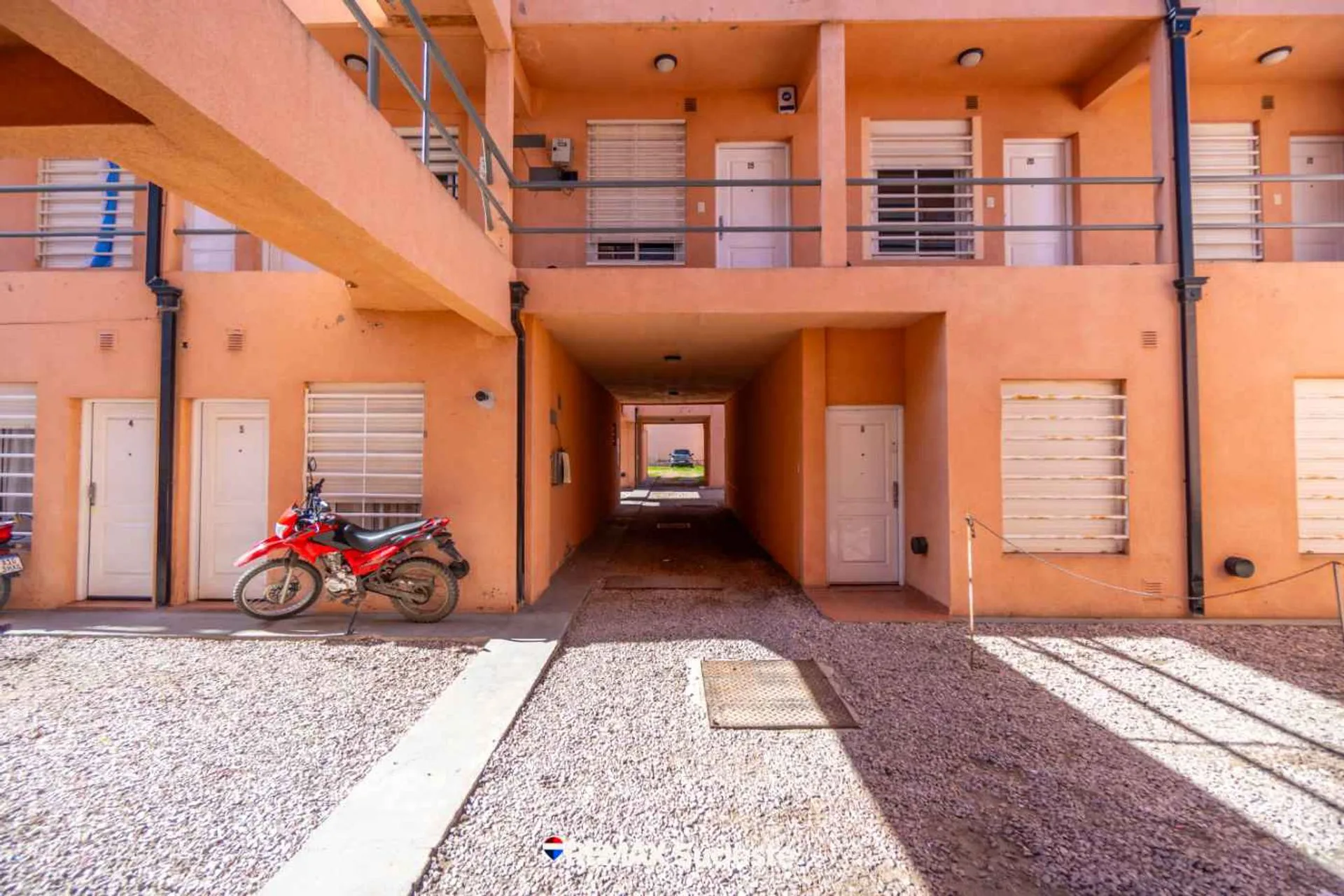 Cochera en venta B. Pacífico- Tucuman 1200 foto 3