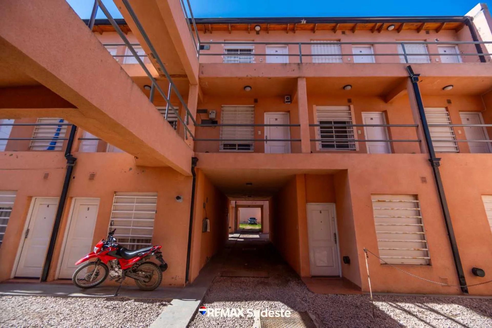 Cochera en venta B. Pacífico- Tucuman 1200 foto 4