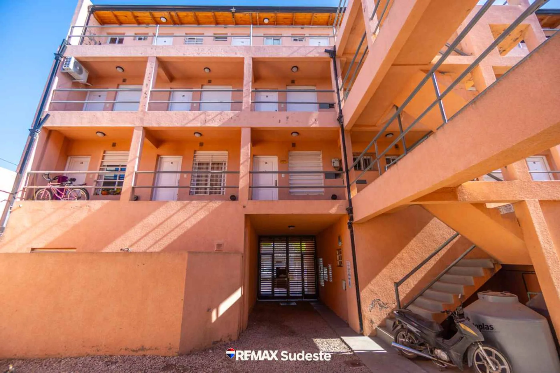 Cochera en venta B. Pacífico- Tucuman 1200 foto 5