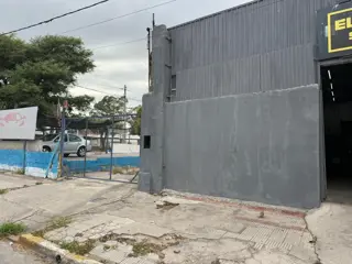 VENTA DE LOTE CON GALPON SOBRE AV ALEM foto 5