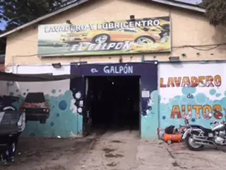 Galpones en Venta con Lote en Esquina Importante de Villa Zapiola foto 2