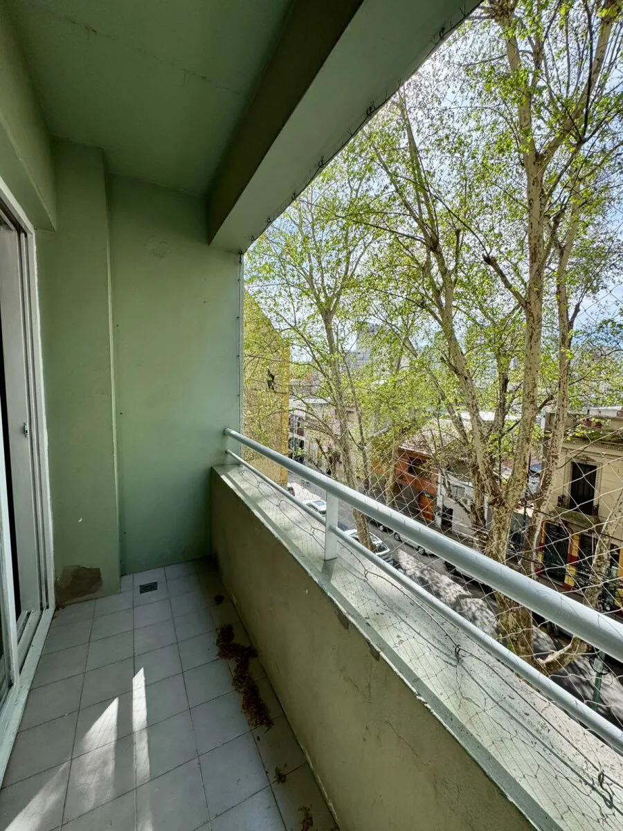 ALQUILER DEPARTAMENTO 3 AMBIENTES CON BALCON - FULL AMENITIES - AVENIDA BELGRANO 3200 - ALMAGRO foto 2