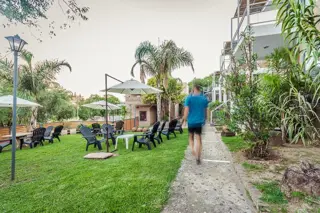 COMPLEJO DE CABAÑAS FRENTE AL RIO. A 10 MINUTOS DE PLENO CENTRO. PISCINA. PATIO. SOLARIUM. ASADORES foto 5