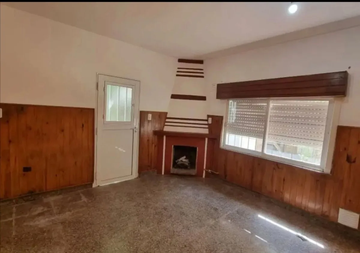 En Viale, casa 5 ambiente con gran terreno foto 2