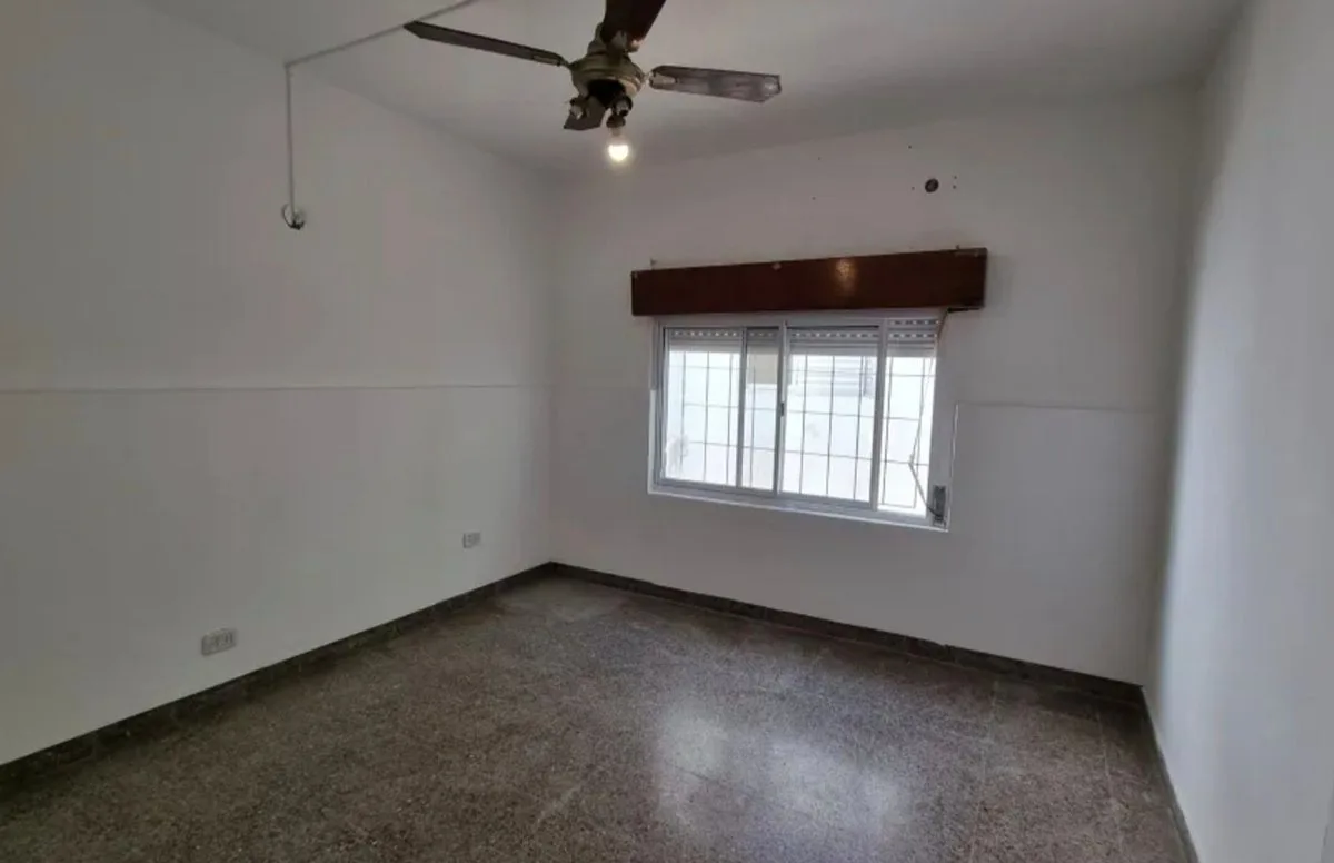 En Viale, casa 5 ambiente con gran terreno foto 3