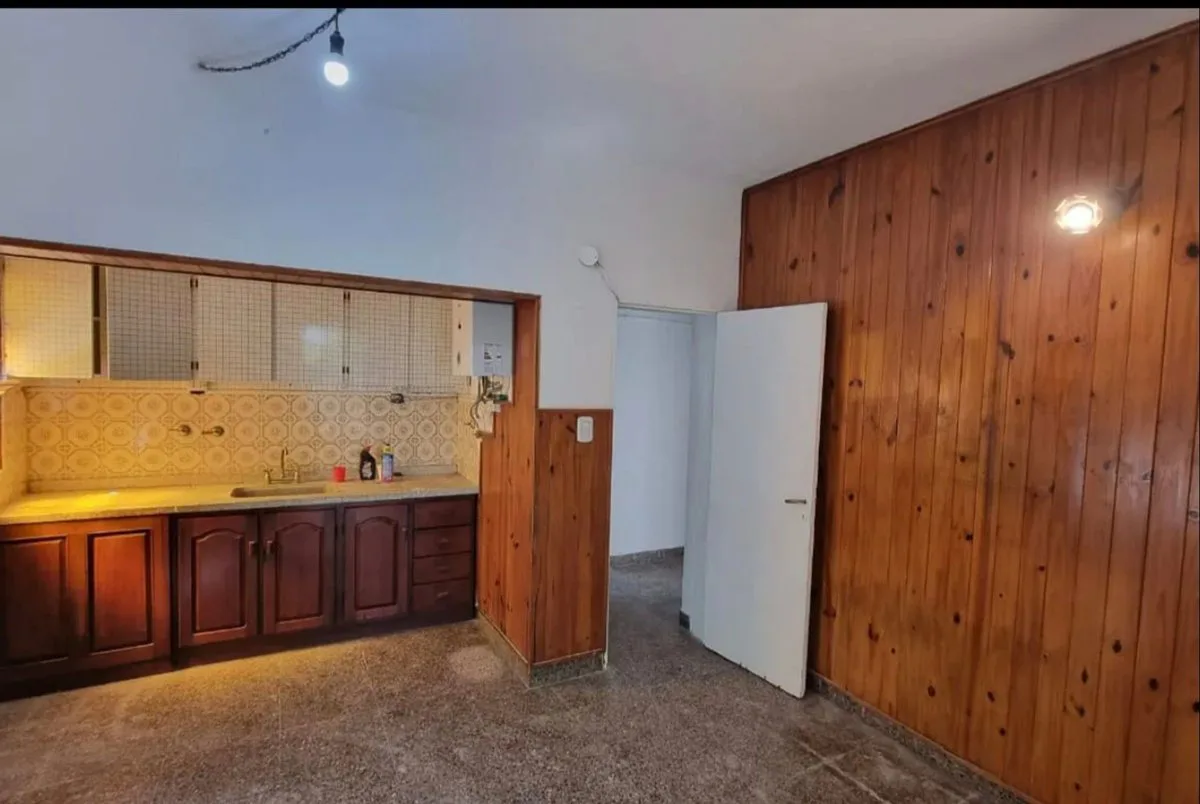 En Viale, casa 5 ambiente con gran terreno foto 4