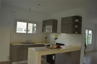 CASA EN VENTA EN PLANTA BAJA COUNTRY FINCAS DE HUDSON foto 3