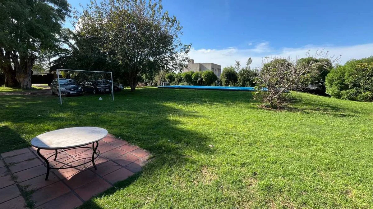 CASA 4 DORMITORIOS VENTA LA PLATA QUINCHO Y PILETA foto 4