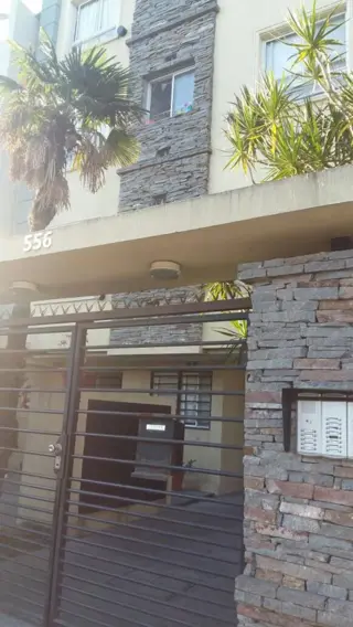 DEPARTAMENTO EN ALQUILER CON COCHERA– BANFIELD foto 1