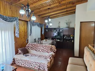 CASA 4 AMBIENTES CON LOCAL VENTA EN BLOCK foto 1