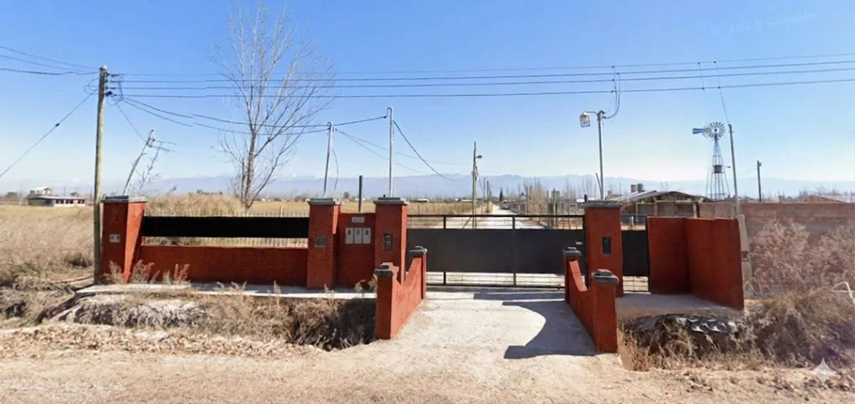 Lote en Venta Los Corralitos pileta, quincho, casa foto 4