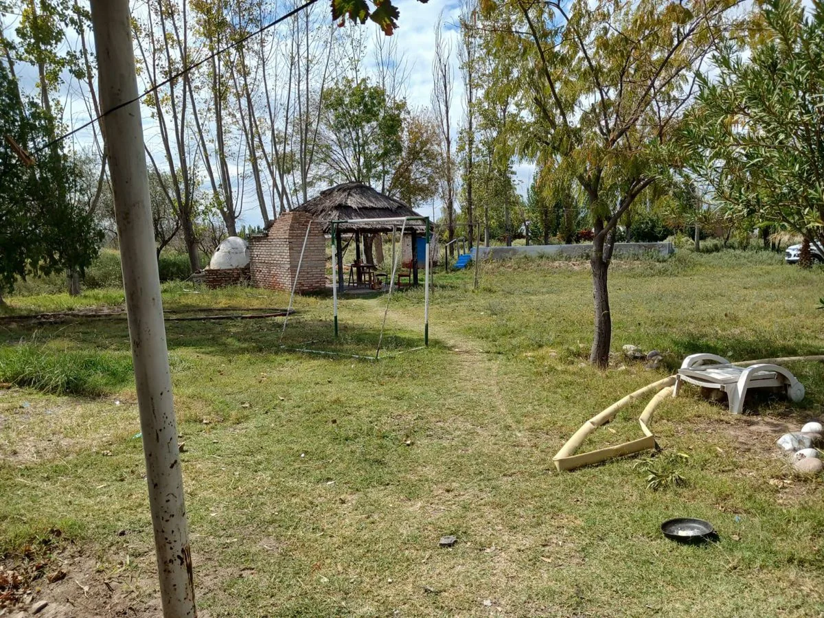 Lote en Venta Los Corralitos pileta, quincho, casa foto 5