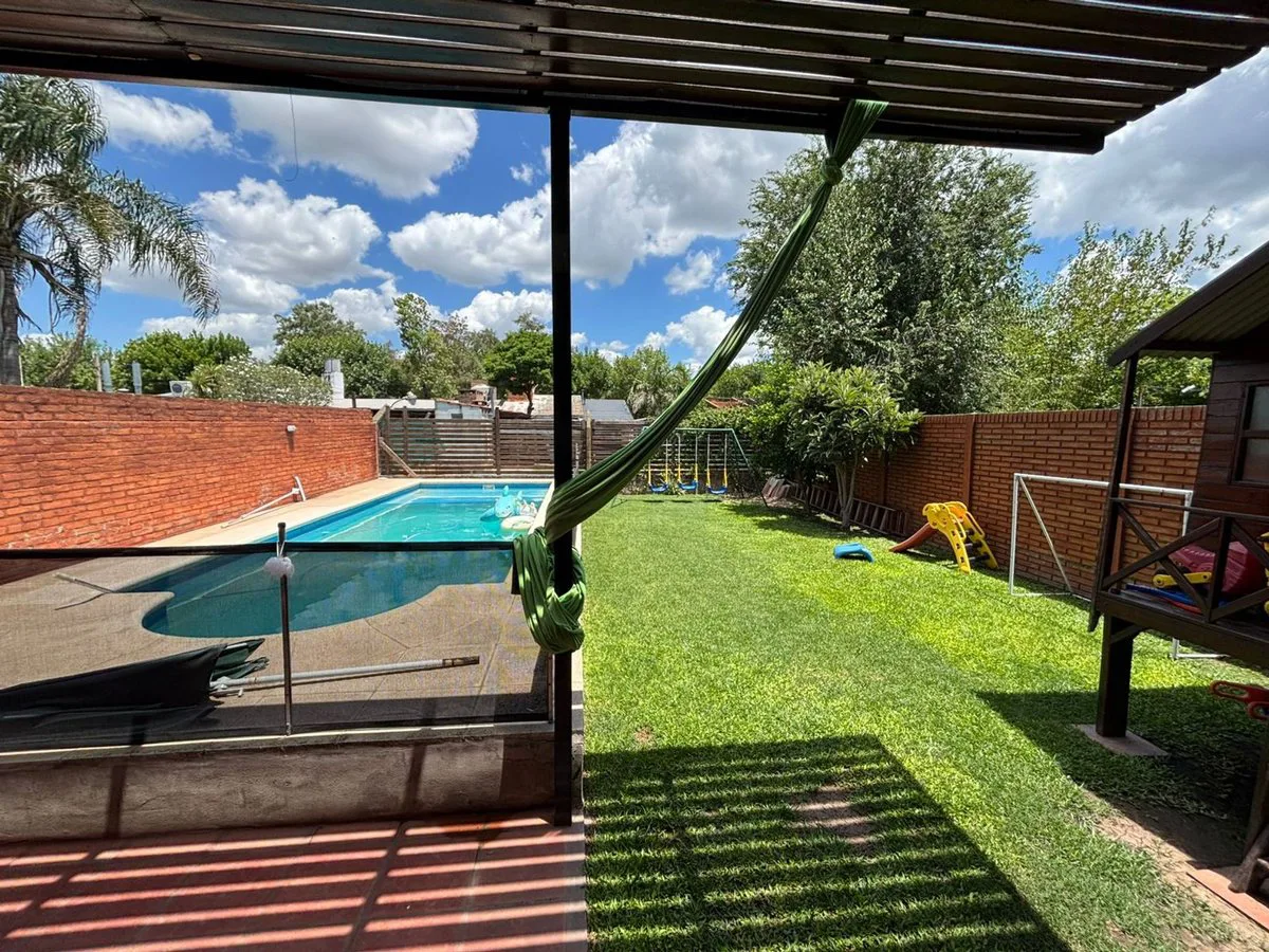 VENTA CASA 3 DORMITORIOS, PILETA LOS SOLARES FUNES foto 3