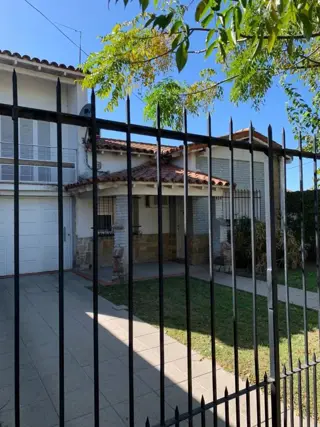 MINISTRO RIVADAVIA - CASA EN EXCELENTE ESTADO APTA CREDITO HIPOTECARIO foto 4