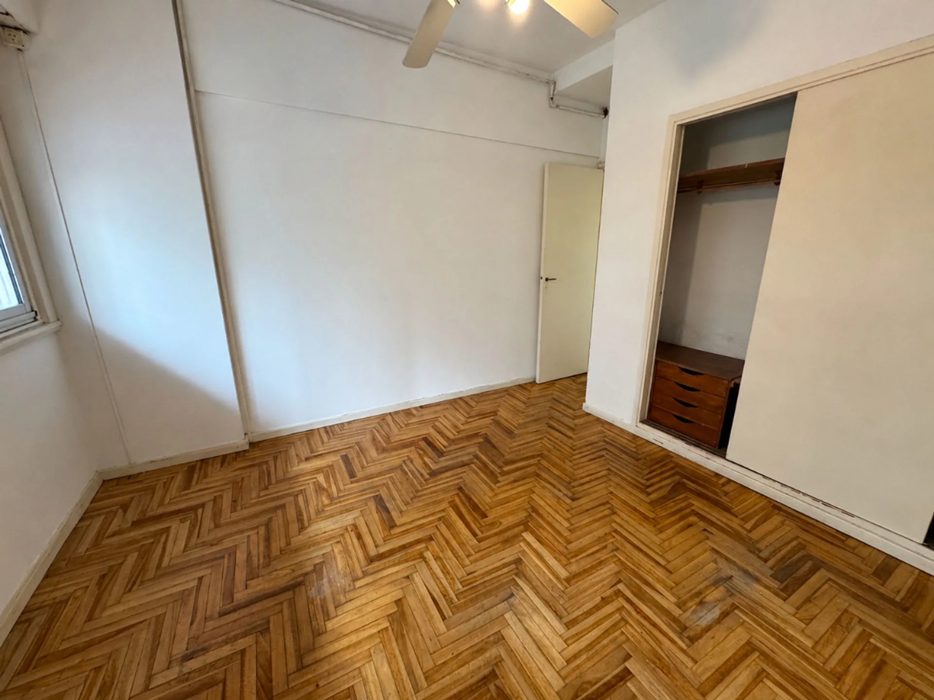 VENTA 4 AMBIENTES C/ DEPENDENCIA E/ COCHERA BALCON foto 3