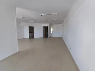 Moderna Oficina con excelente iluminación, cocina y baño privado, Monserrat. foto 4