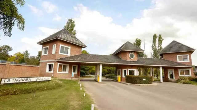 CASA EN VENTA EN CLUB CAMPO LA TAQUARA, CAÑUELAS