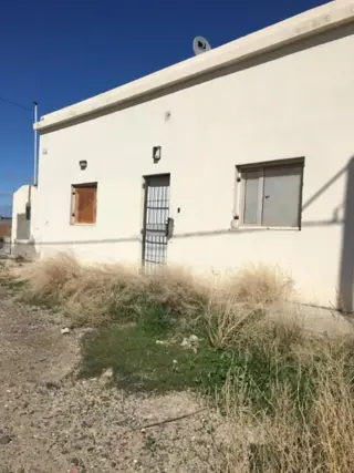 TRELEW -CHUBUT- GRAN GALPON CON VIVIENDA Y OFICINA foto 5