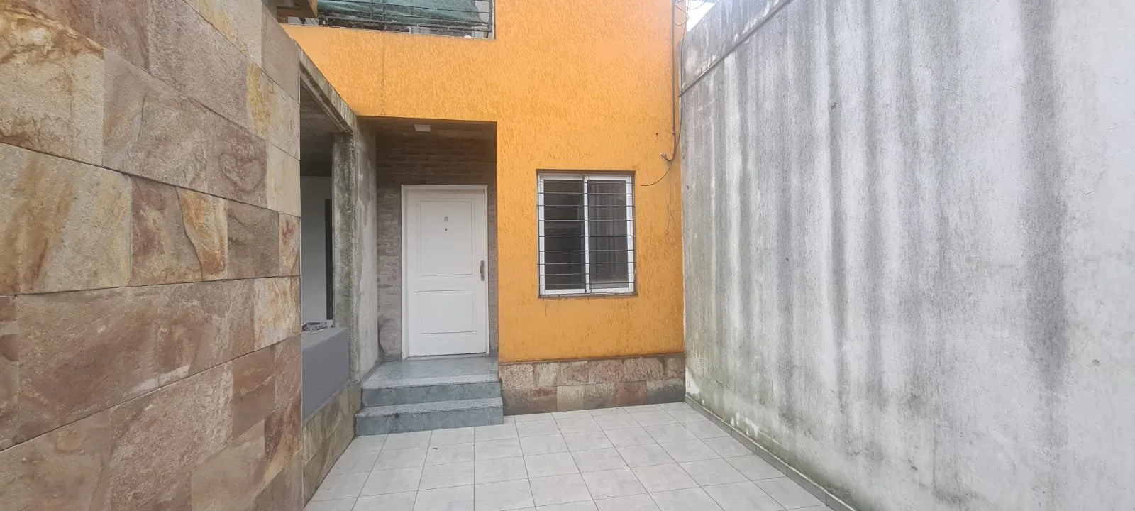 Departamento 2 ambientes | Morón Centro | Planta baja con Cochera y patio foto 3