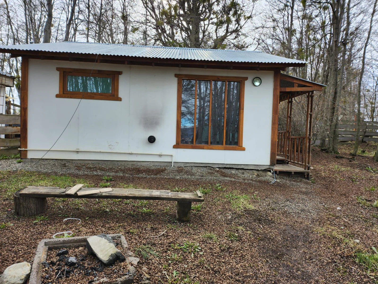 VENTA – PROPIEDAD CON 2 CASAS – TOLHUIN foto 3