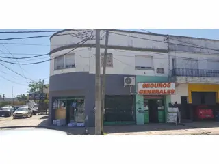Venta en Bloque de 3 locales y 2 departamentos centro de Paso del Rey, Calle Mitre foto 2