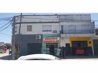 Venta en Bloque de 3 locales y 2 departamentos centro de Paso del Rey, Calle Mitre foto 3