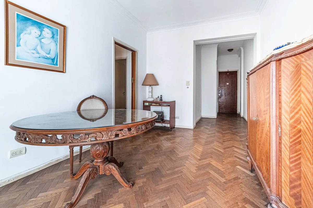 VENTA DEPTO 3 AMBIENTES CON BALCON FLORES foto 3