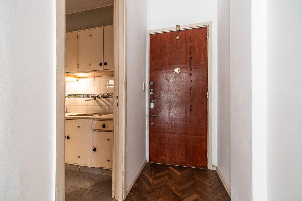VENTA DEPTO 3 AMBIENTES CON BALCON FLORES foto 4