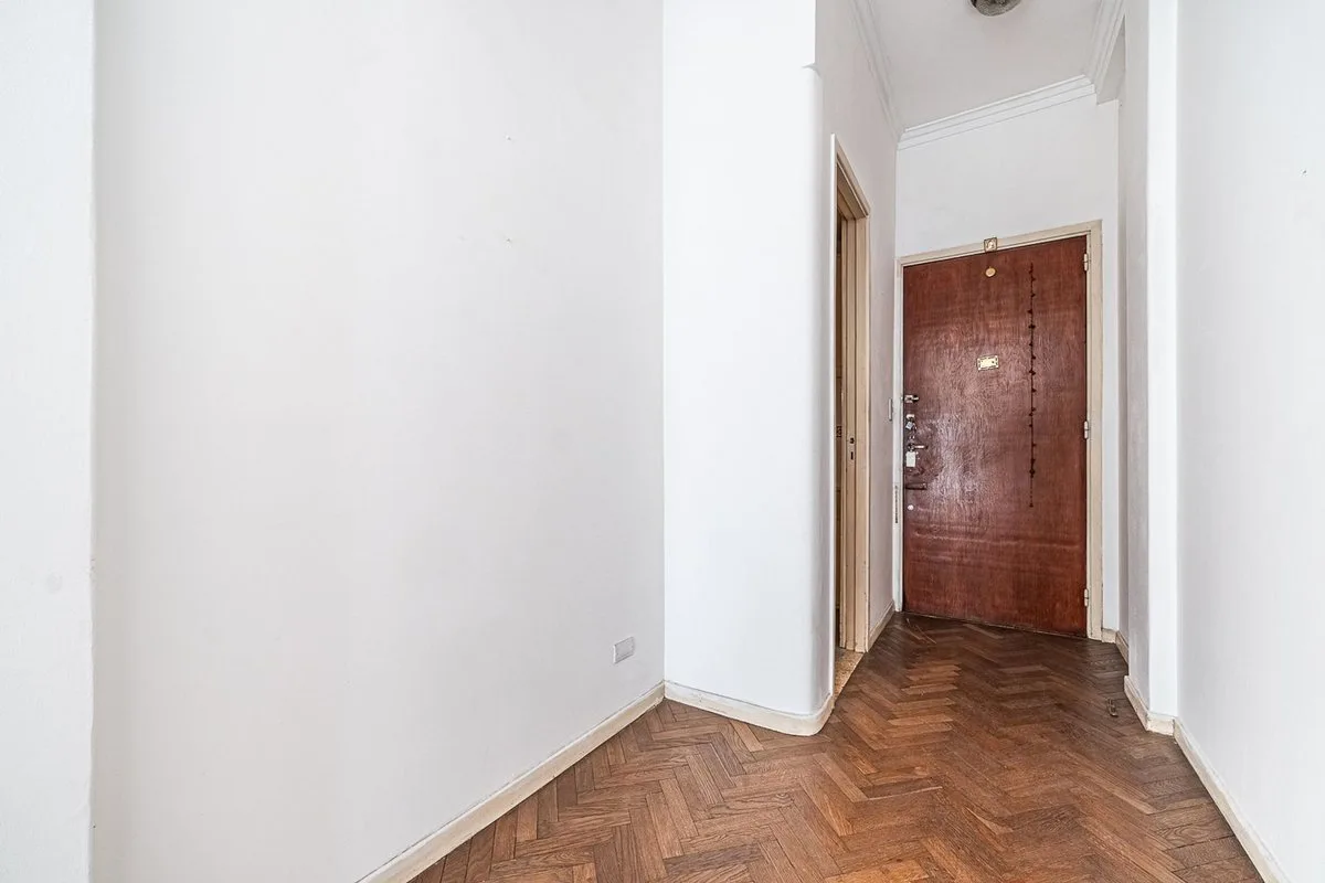 VENTA DEPTO 3 AMBIENTES CON BALCON FLORES foto 5