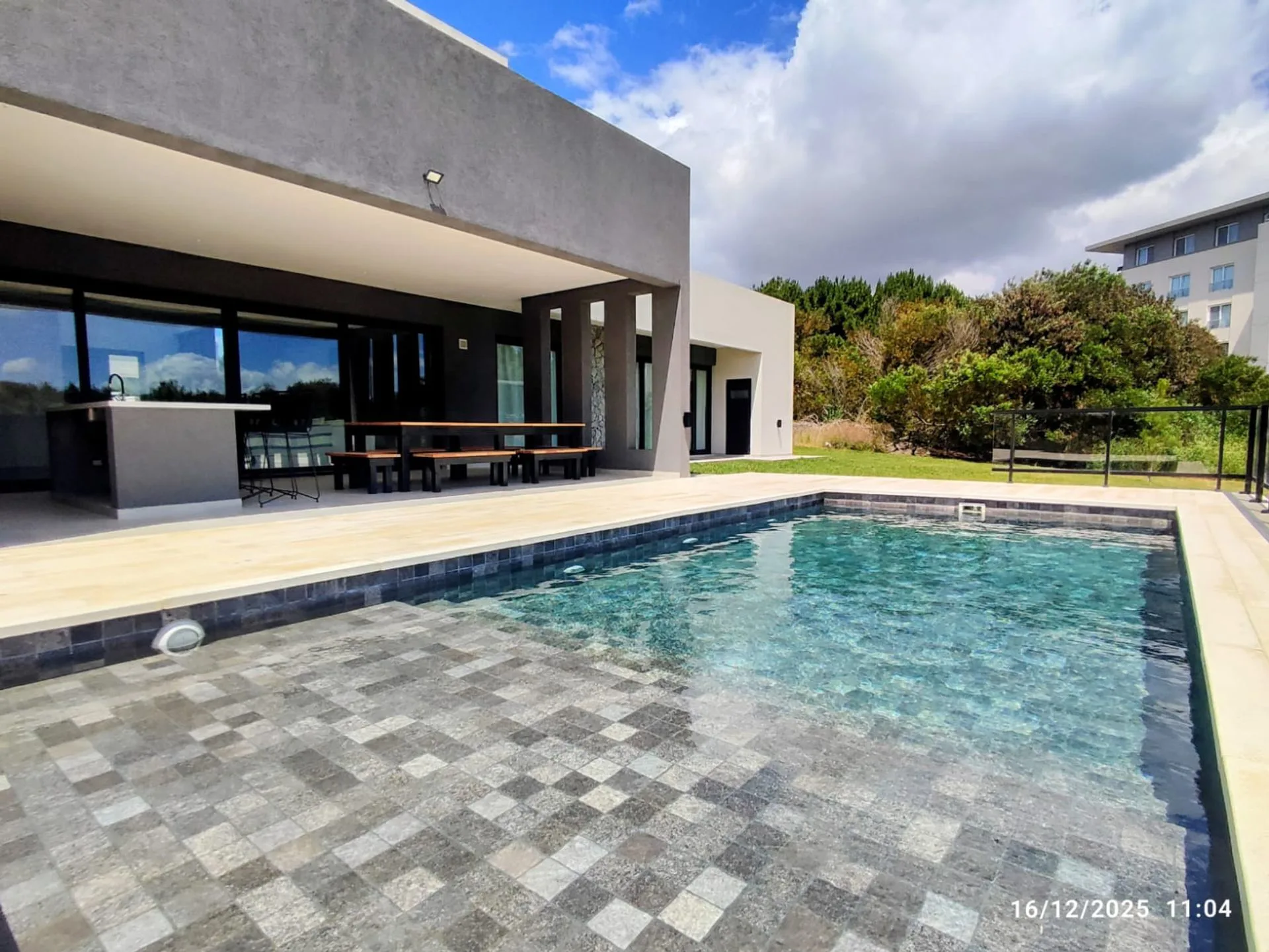 venta casa a estrenar 6 ambiente Costa Esmeralda foto 4