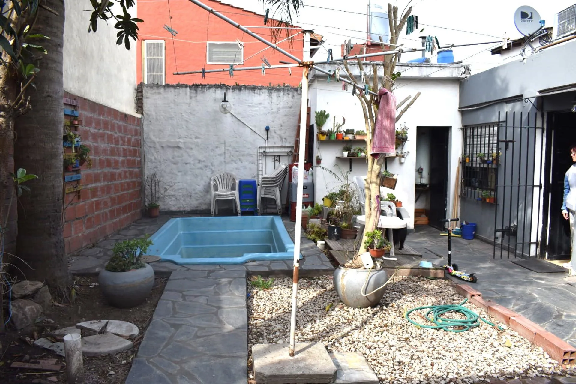 VENTA CASA 3 DORMITORIOS CON PILETA Y JARDIN MERLO foto 3