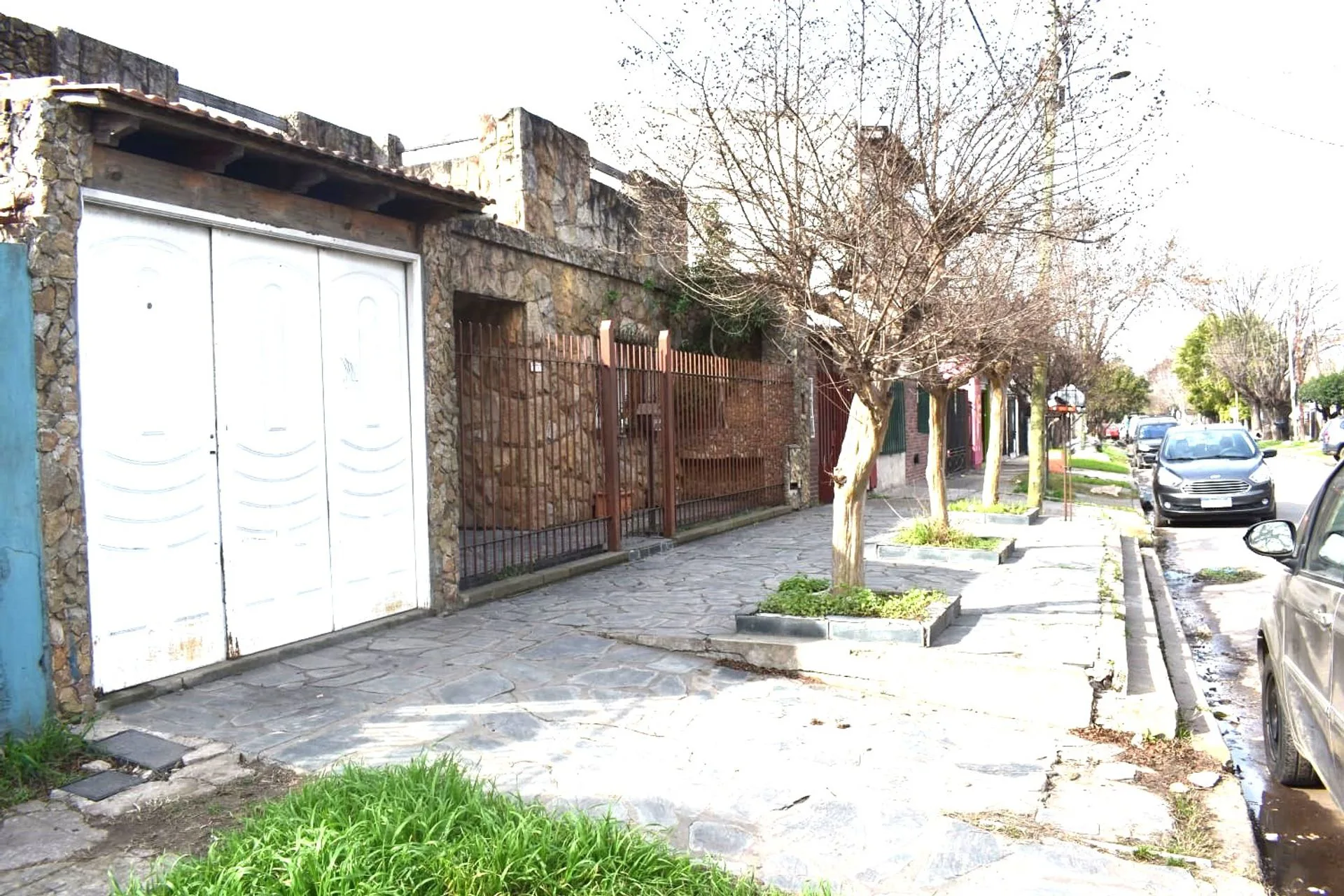 VENTA CASA 3 DORMITORIOS CON PILETA Y JARDIN MERLO foto 4