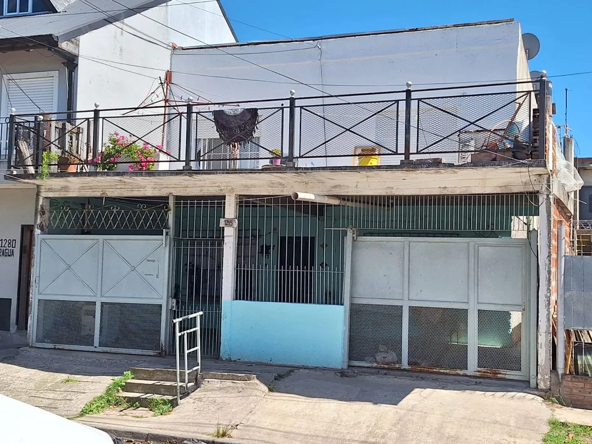 VENTA TERRENO CON 3 DEPARTAMENTOS, EZPELETA foto 3