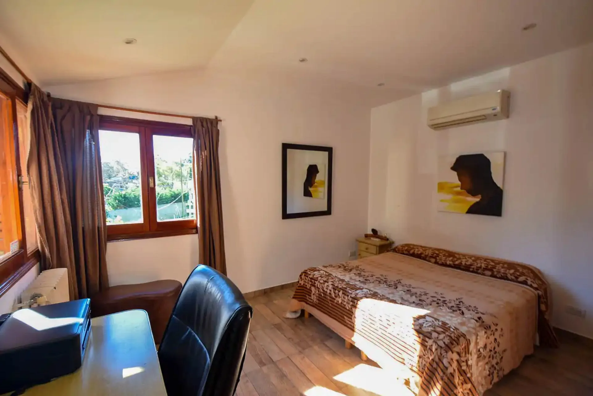 VENTA DE CASA 4 AMB DOBLE COCHERA,PARQUE Y PILETA foto 5