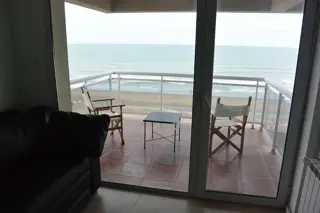 Excelente departamento de 1 dormitorio Frente al mar, en Monte Hermoso.  Propiedad muy completa y con una espectacular vista al mar foto 1
