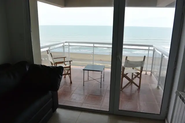 Excelente departamento de 1 dormitorio Frente al mar, en Monte Hermoso. Propiedad muy completa y con una espectacular vista al mar