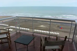 Excelente departamento de 1 dormitorio Frente al mar, en Monte Hermoso.  Propiedad muy completa y con una espectacular vista al mar foto 2