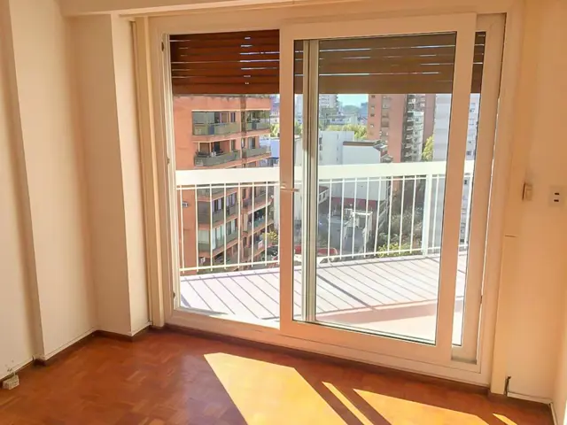 MUY CÓMODO DEPARTAMENTO 3 AMBIENTES CON AMPLIO BALCÓN