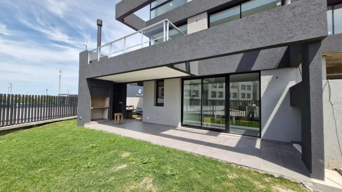 NORDELTA CASA TRIPLEX VENTA 4 AMBIENTES SERENITY