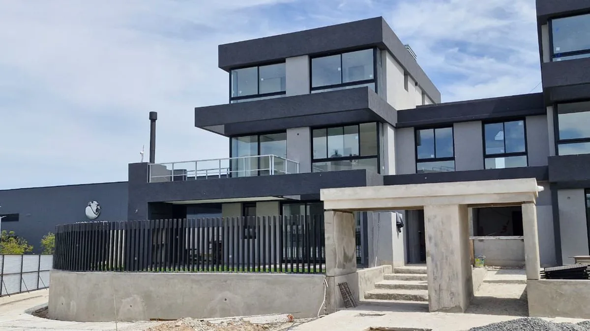 NORDELTA CASA TRIPLEX VENTA  4 AMBIENTES SERENITY foto 2