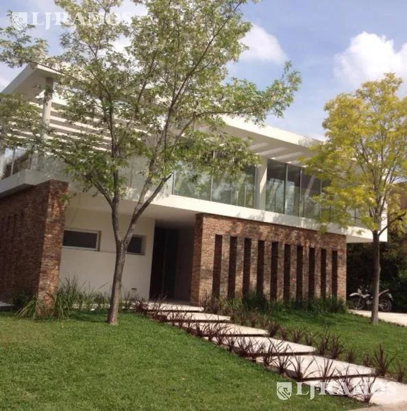 Casa a la laguna con 5 dormitorios en venta en Santa Barbara foto 2