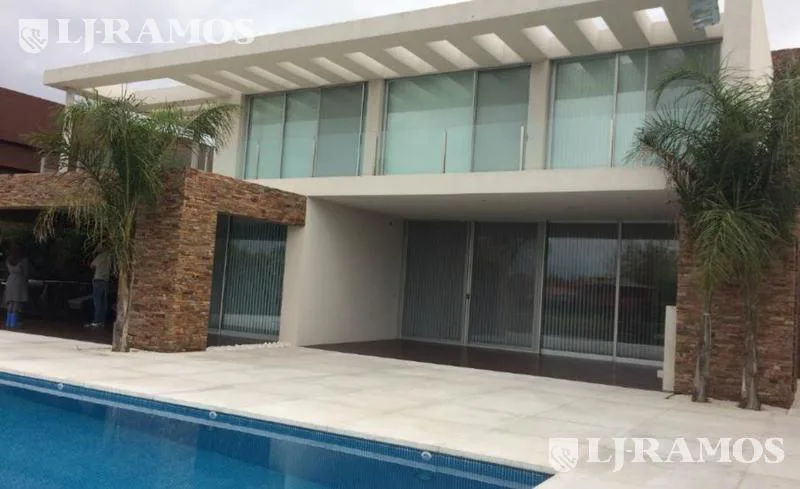 Casa a la laguna con 5 dormitorios en venta en Santa Barbara foto 3