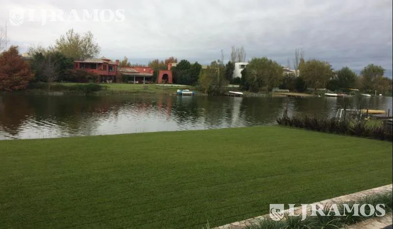 Casa a la laguna con 5 dormitorios en venta en Santa Barbara foto 4