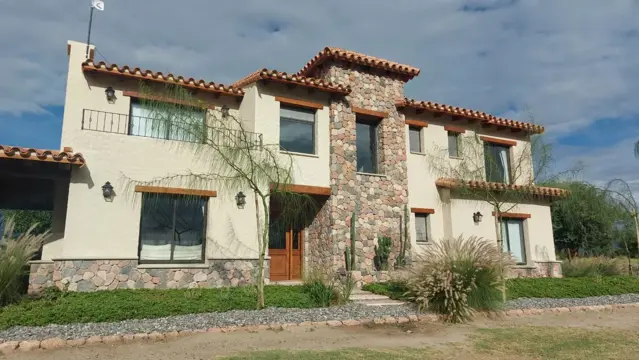 CAFAYATE -Excelente Casa