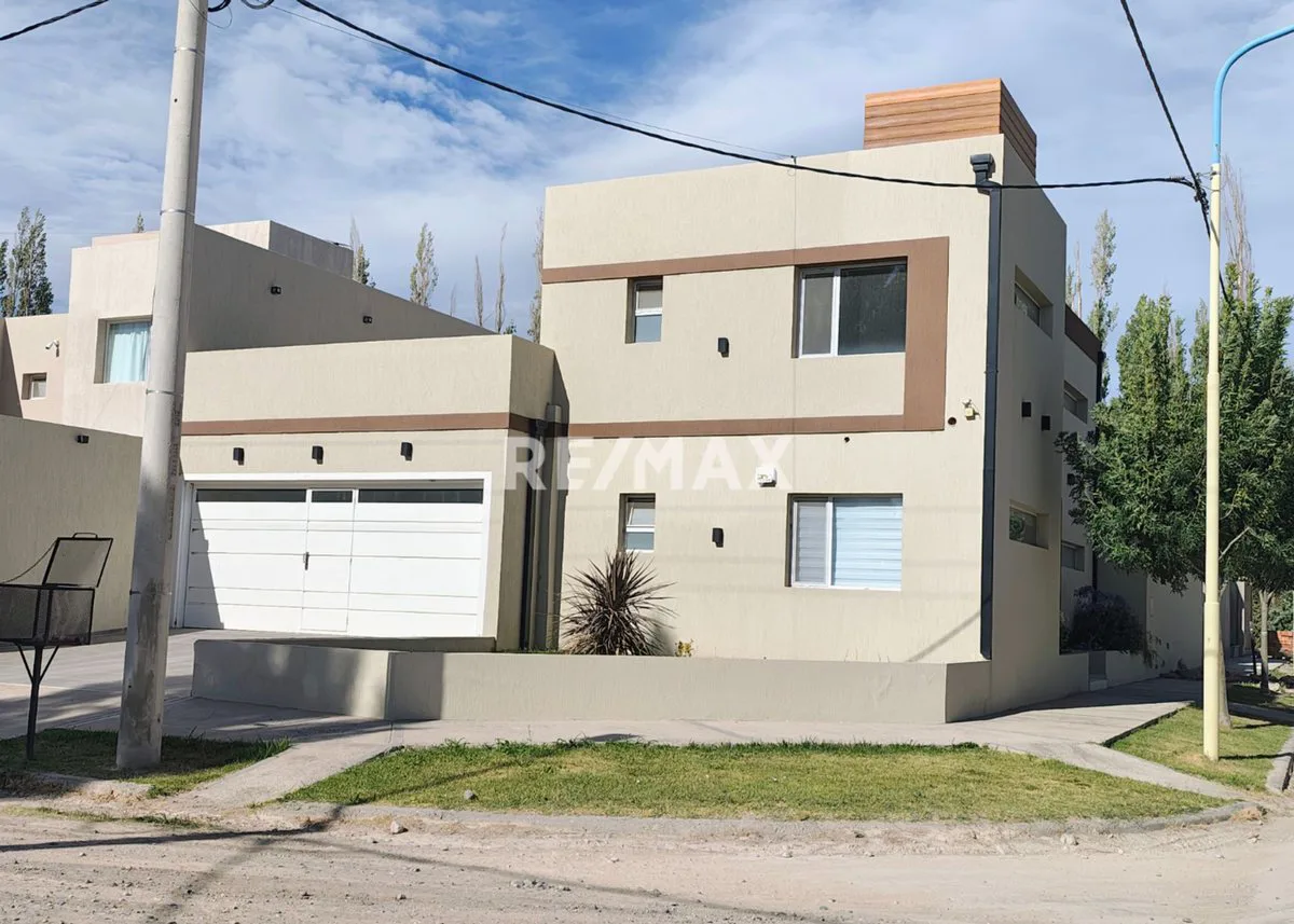ALQUILER CASA GERENCIAL, EX ZONA PEAJE CENTENARIO foto 2