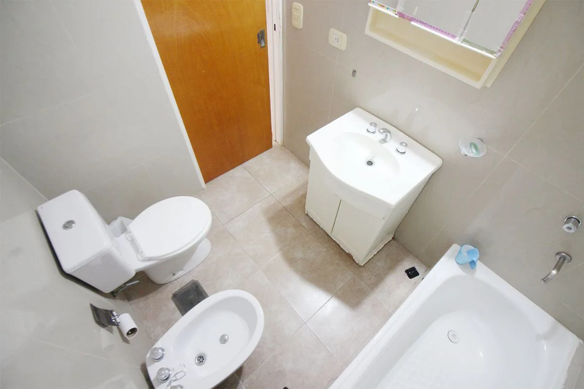 VENTA DEPARTAMENTO 2 AMBIENTES LUMINOSO CON BALCON foto 4